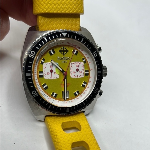 Zodiac Sea Dragon 100m Chronograph Diver Yellow Dial Yellow Rubber Swiss Watch - Picture 2 of 10